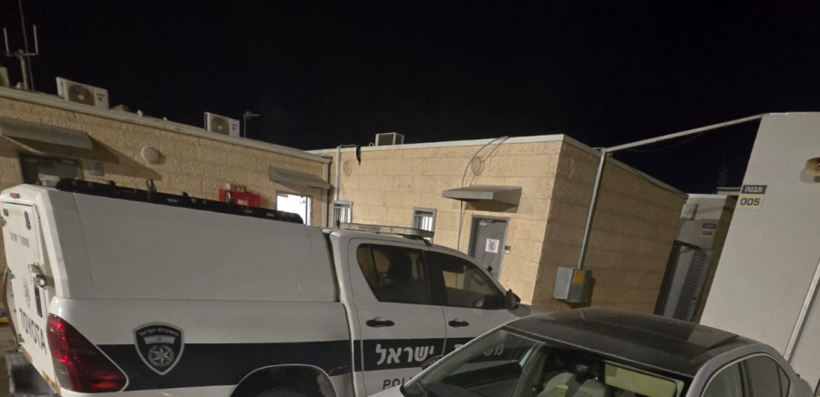 مقتل رجل في مدينة عكا واعتقال مشتبهين بعد ضبط سلاح في عرعرة النقب